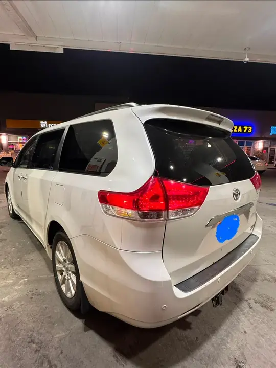 Toyota Sienna 2011 photo 5