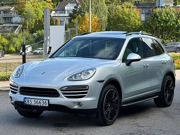 Porsche Cayenne 2012 photo 2