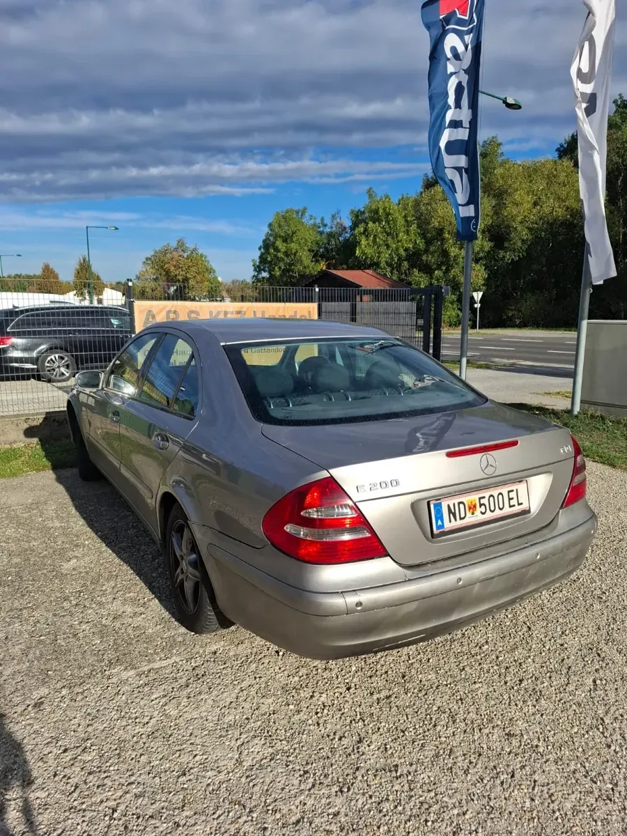 Mercedes-Benz Eklasse 2003 photo 3