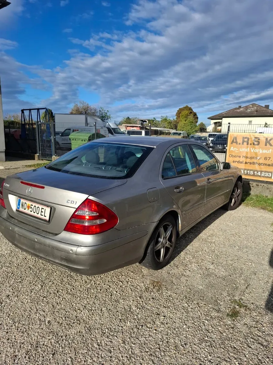 Mercedes-Benz Eklasse 2003 photo 2