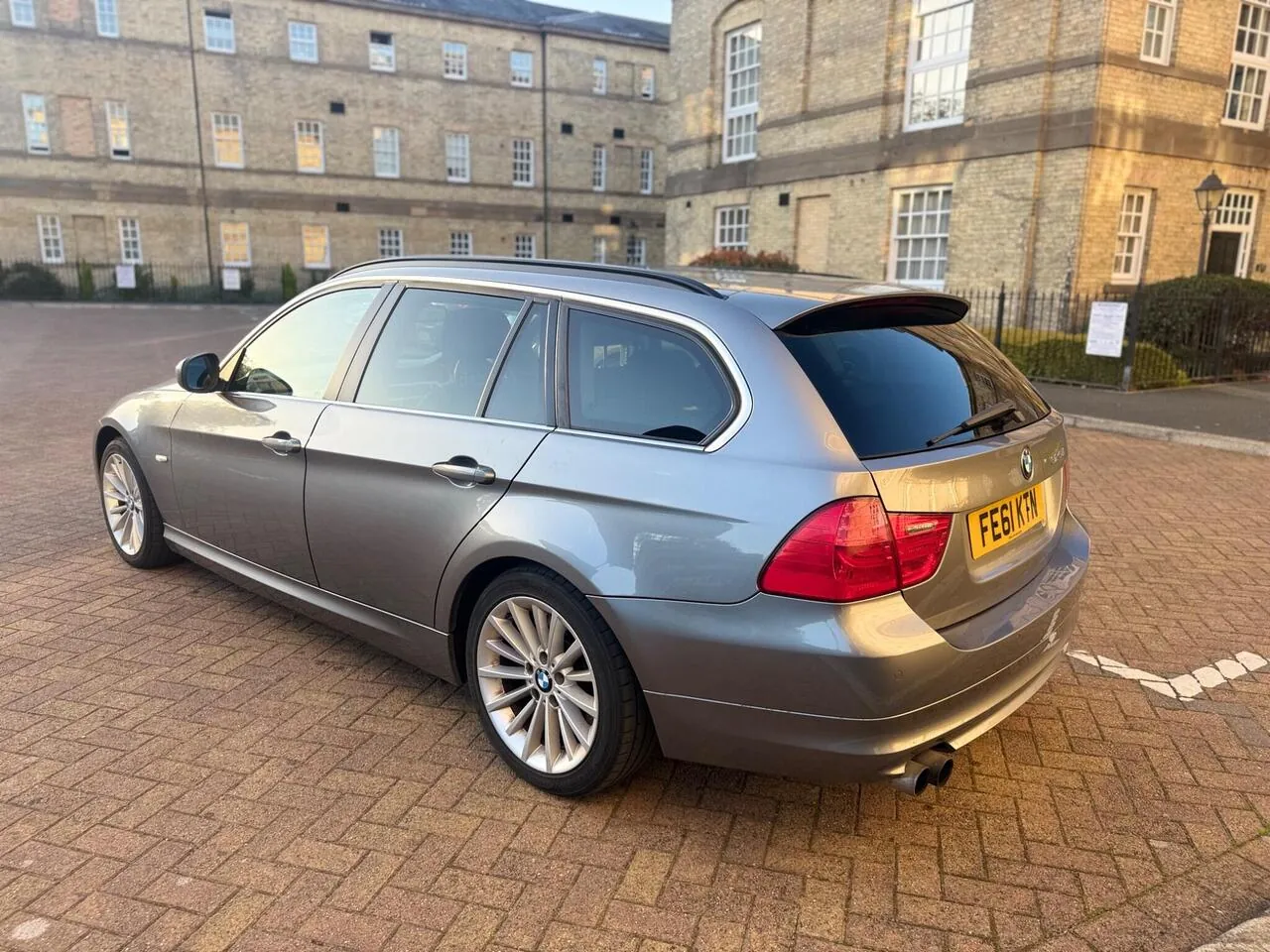 BMW 3 Series 2011 photo 5
