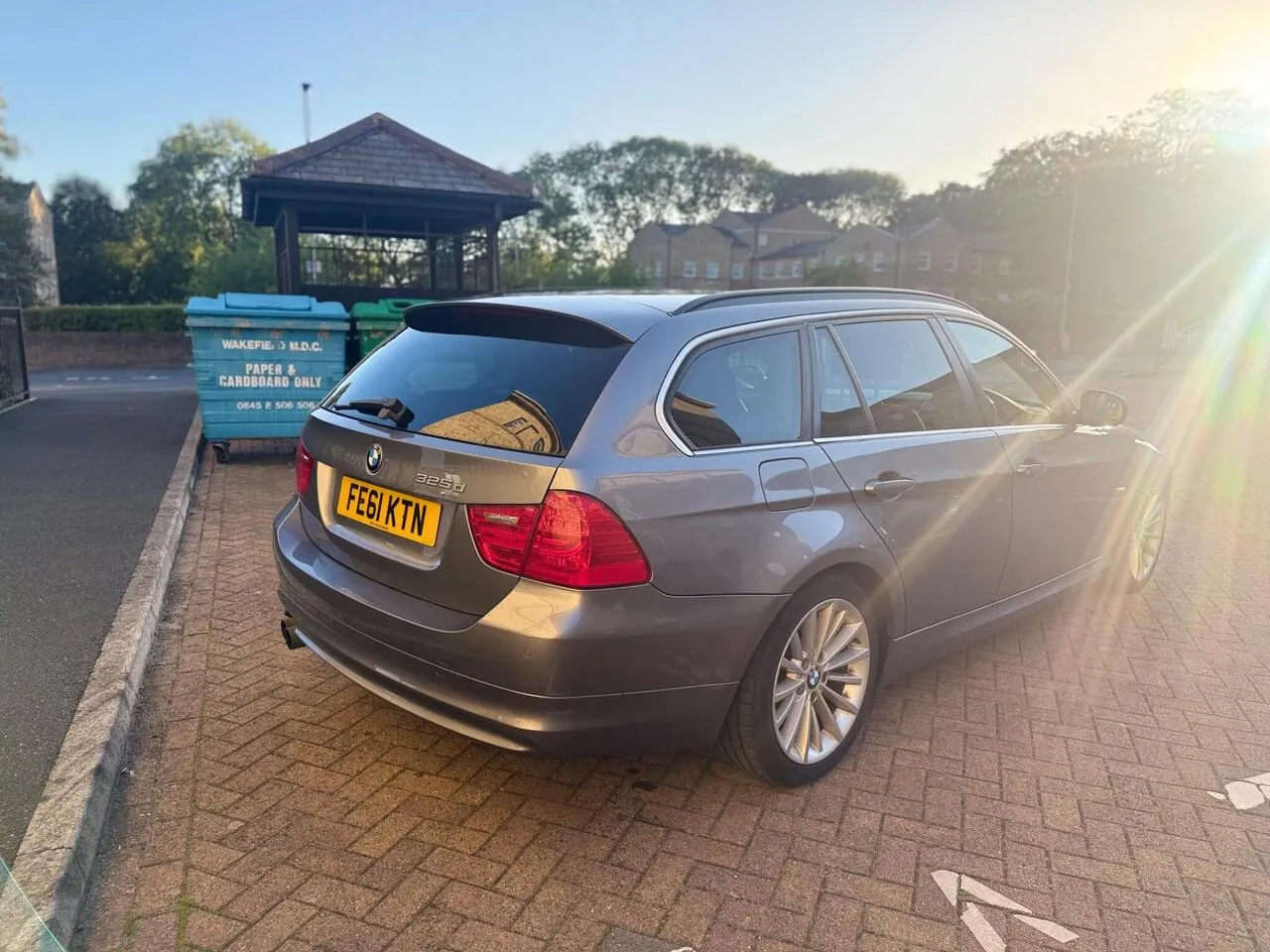 BMW 3 Series 2011 photo 3