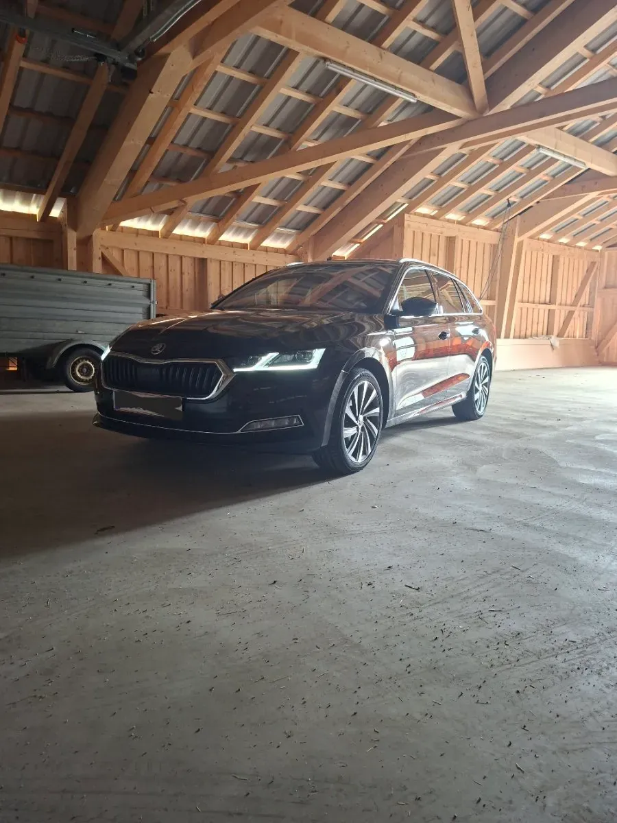 Skoda Octavia 2023 photo 2