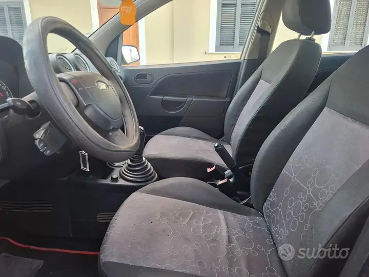 Ford Fiesta 2007 photo 3