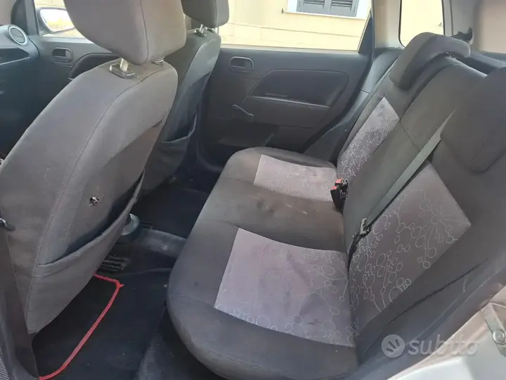 Ford Fiesta 2007 photo 4