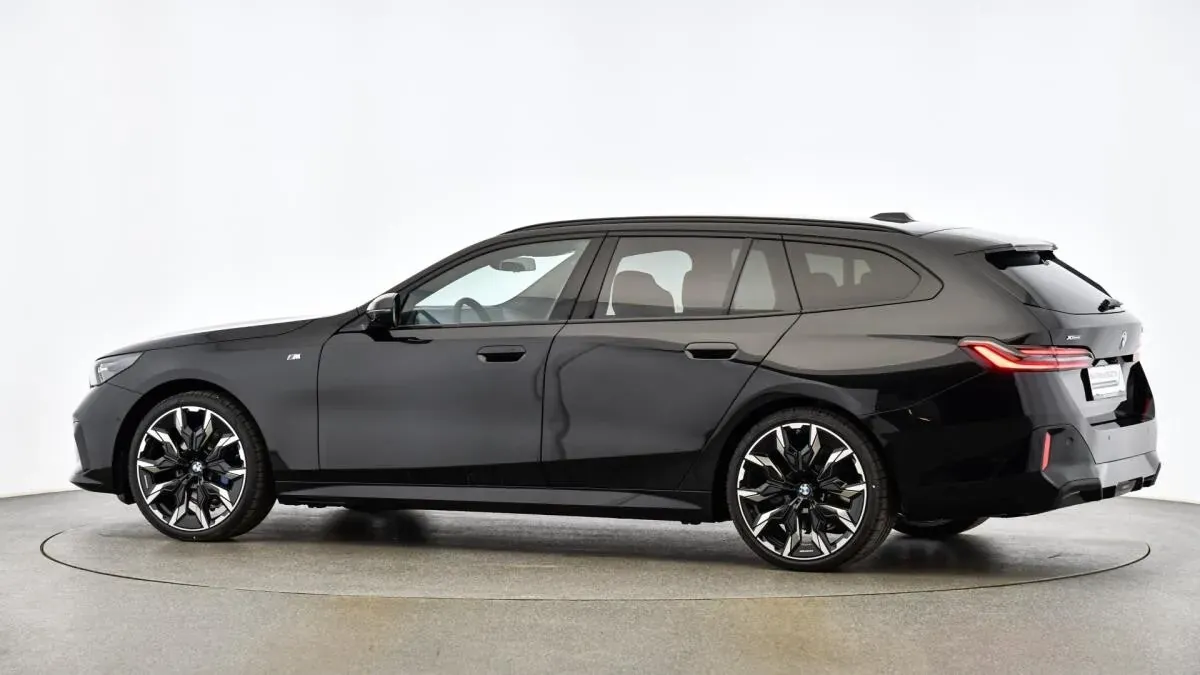 BMW 5 Series 2025 photo 3