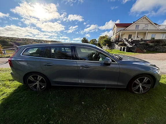 Volvo V60 2022 photo 2
