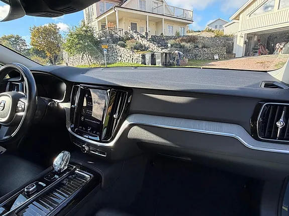 Volvo V60 2022 photo 3