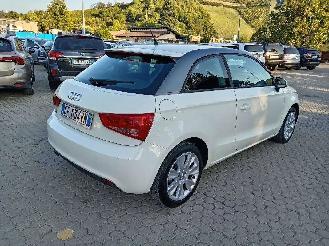 Audi A1 2011 photo 5