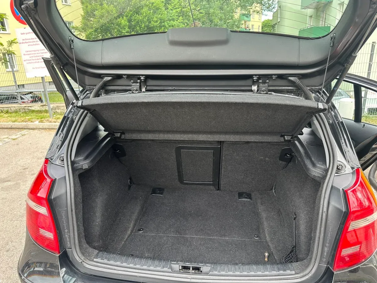 BMW 1 Series 2009 photo 2