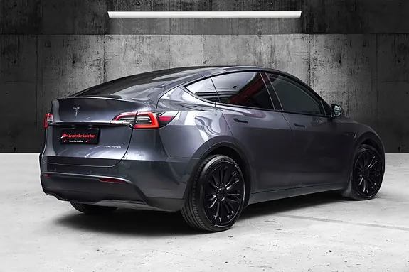 Tesla Model Y 2022 photo 2