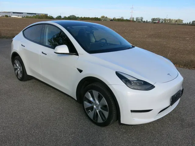 Tesla Model Y 2023 photo 4