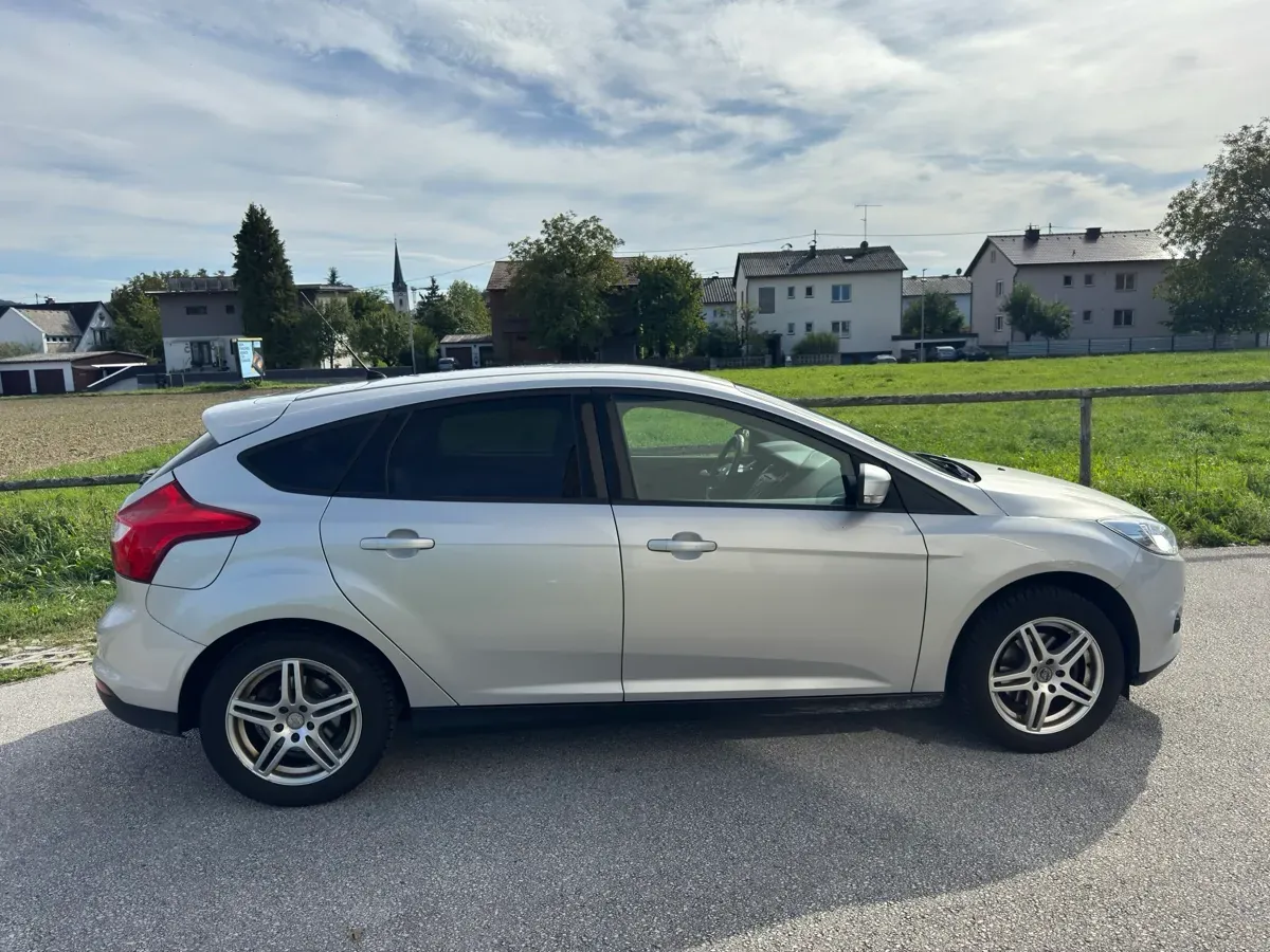 Ford Focus 2014 photo 2
