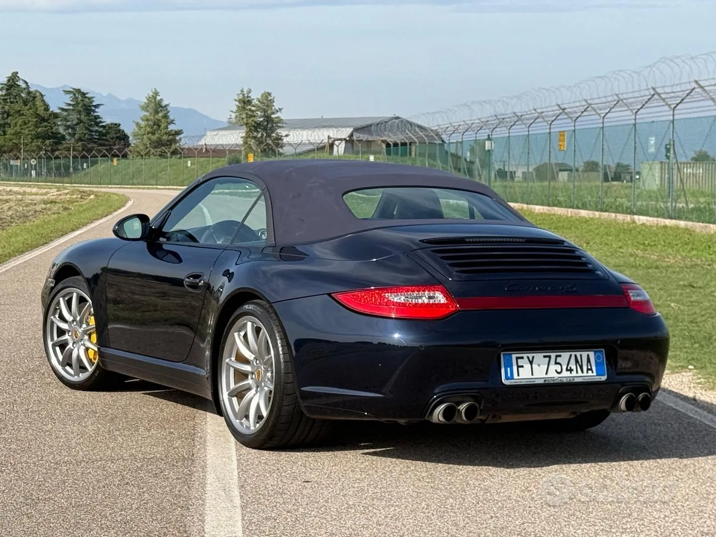 Porsche 911 2010 photo 2