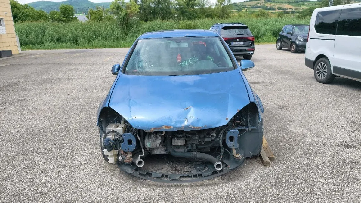 Volkswagen Golf 2004 photo 2