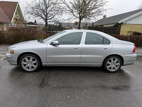 Volvo S60 2009 photo 2