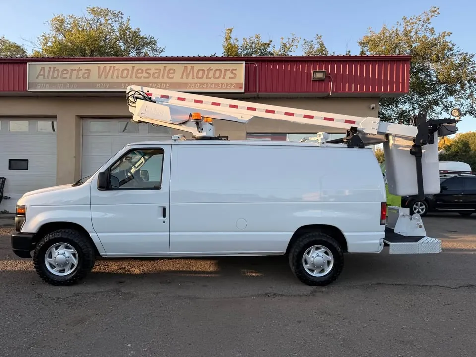Ford E-350 2014 photo 2