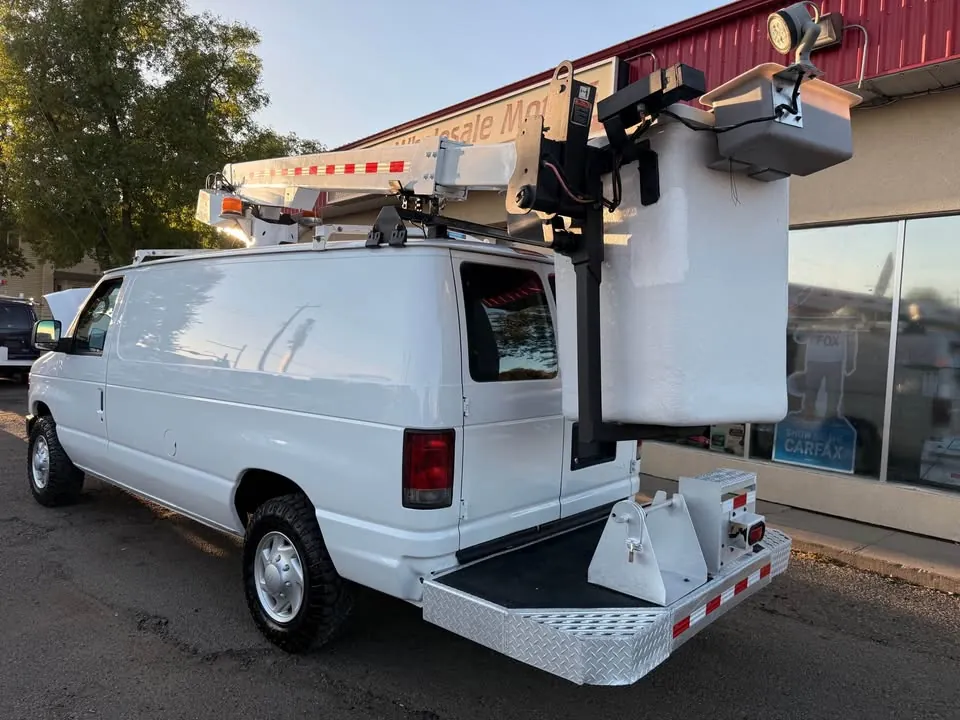 Ford E-350 2014 photo 4
