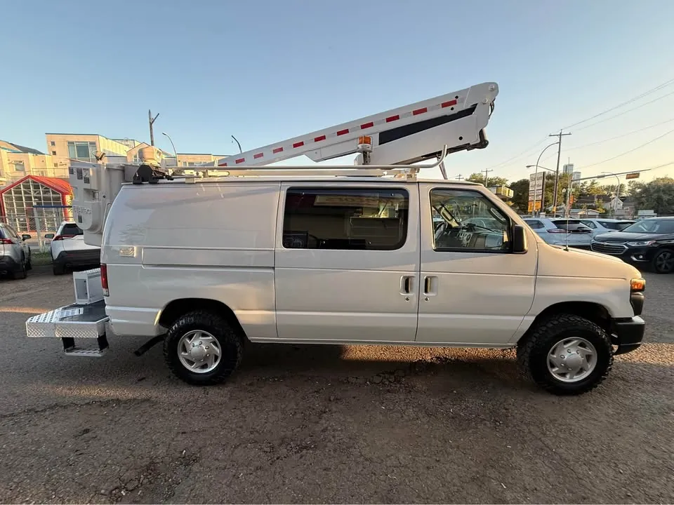 Ford E-350 2014 photo 3