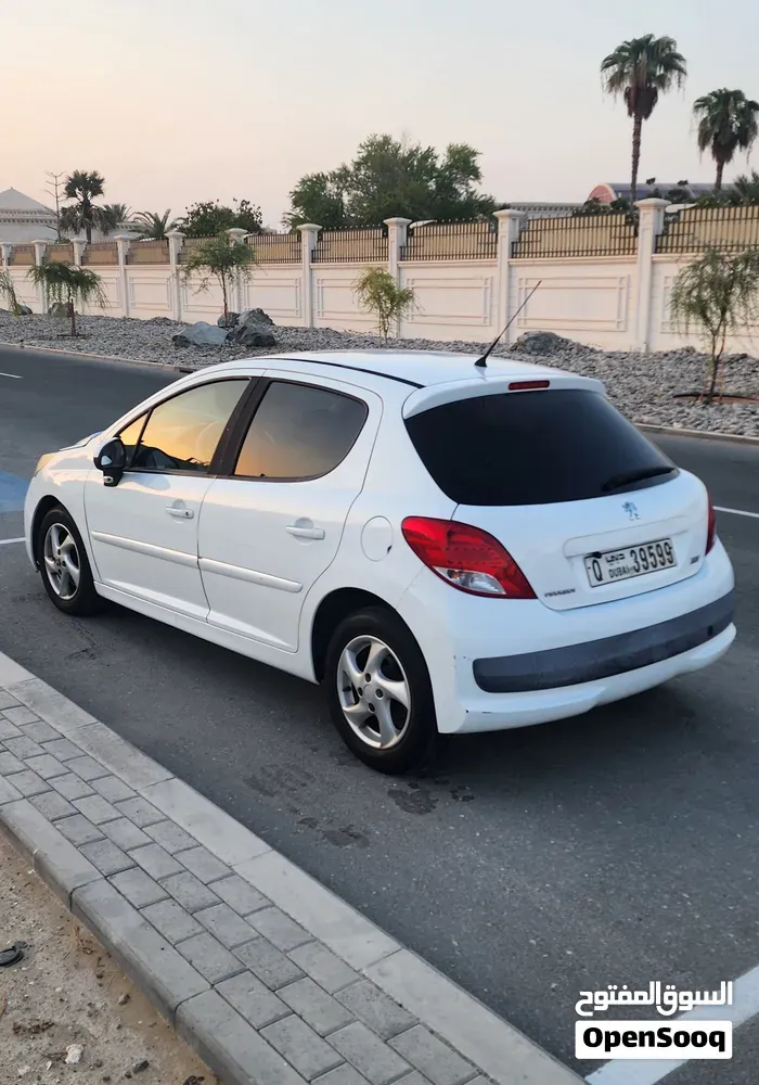 Peugeot 207 2013 photo 3