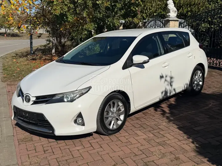 Toyota Auris 2014 photo 5