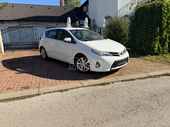 Toyota Auris 2014 photo 2