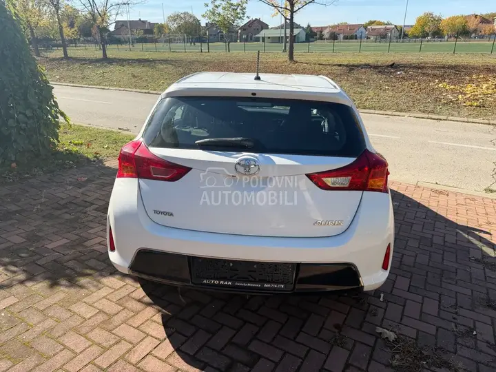 Toyota Auris 2014 photo 3