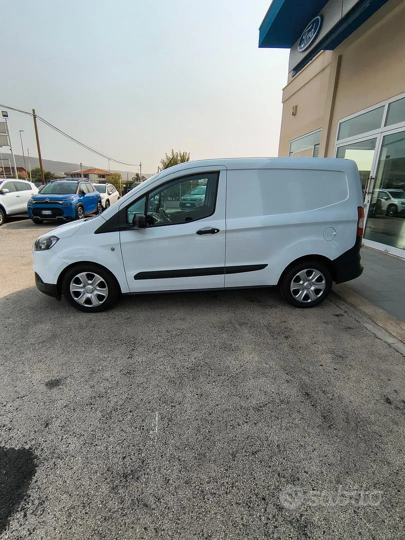Ford Transit Courier 2019 photo 4