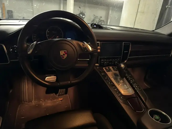 Porsche Panamera 2010 photo 2