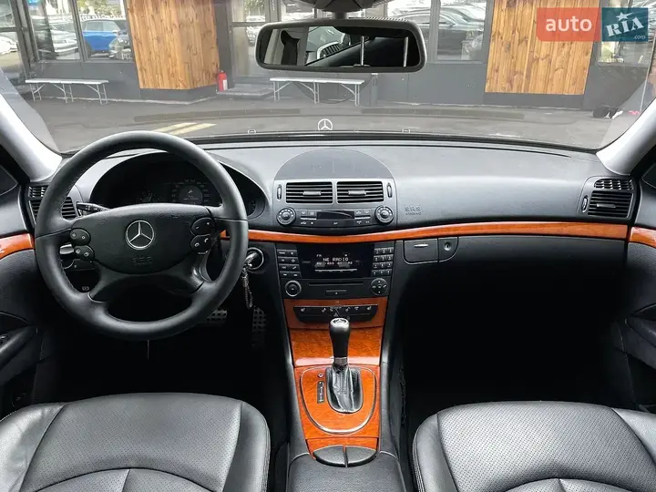 Mercedes-Benz E-Class 2006 photo 2