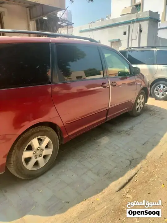 Toyota Sienna 2010 photo 2