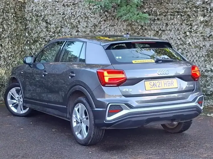 Audi Q2 2021 photo 2