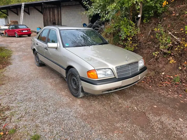 Mercedes-Benz C180