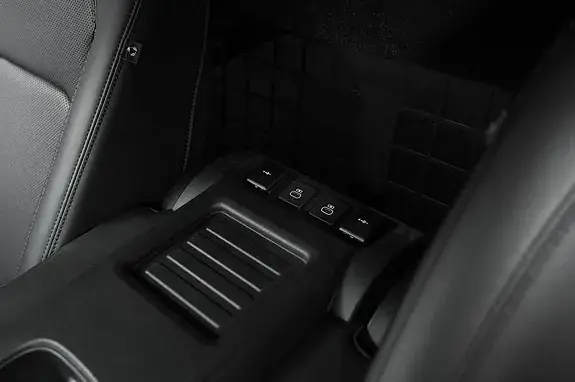 Land Rover Defender 110 2025 photo 5