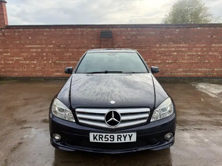 Mercedes-Benz C-Class 2010 photo 2