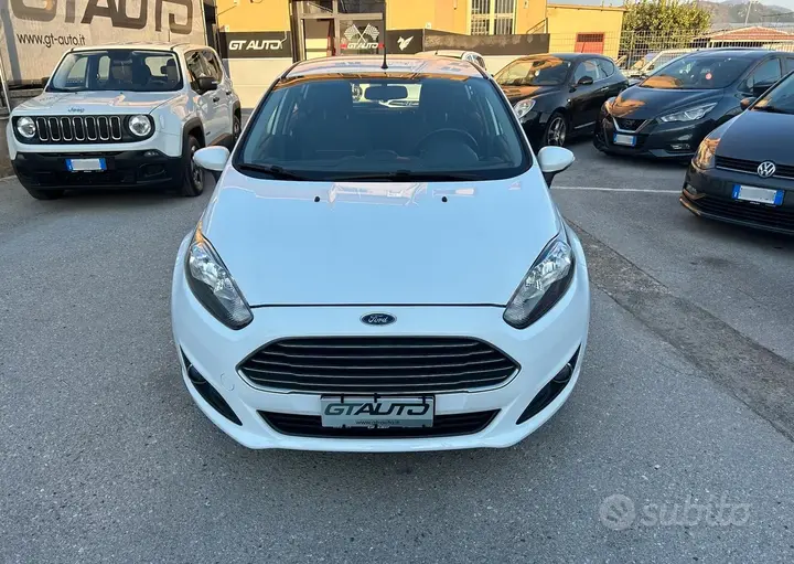 Ford Fiesta 2013 photo 2