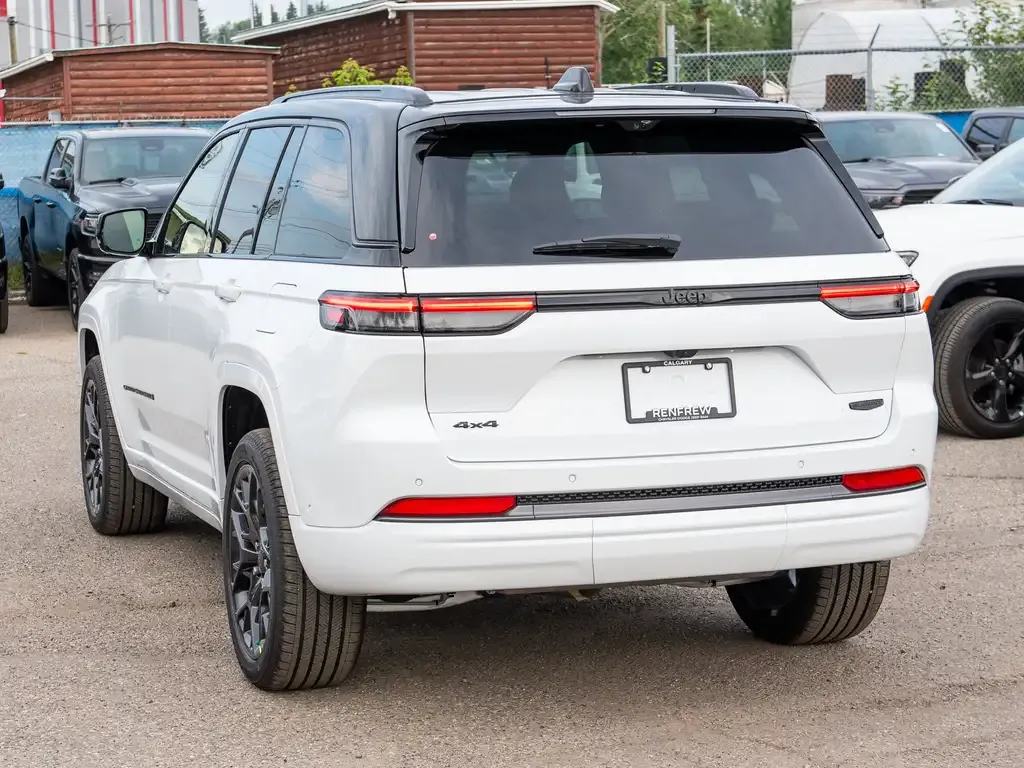 Jeep Grand Cherokee 2026 photo 3