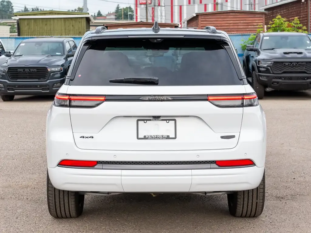 Jeep Grand Cherokee 2026 photo 4