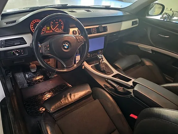BMW 320I 2010 photo 5