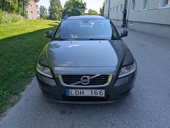 Volvo V50 2011 photo 2