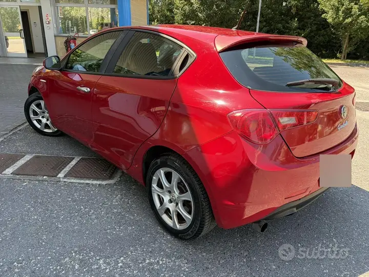 Alfa Romeo Giulietta 2013 photo 2