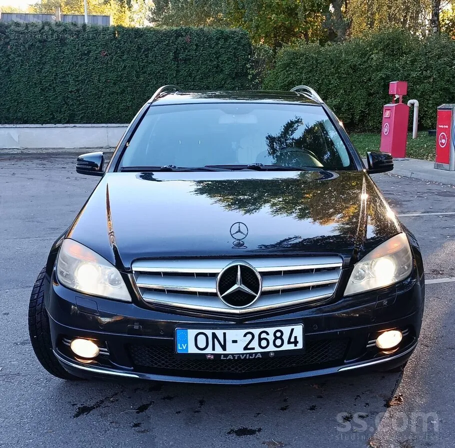 Mercedes-Benz C220 2010 photo 2