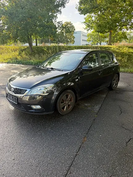 Kia Ceed 2011 photo 2
