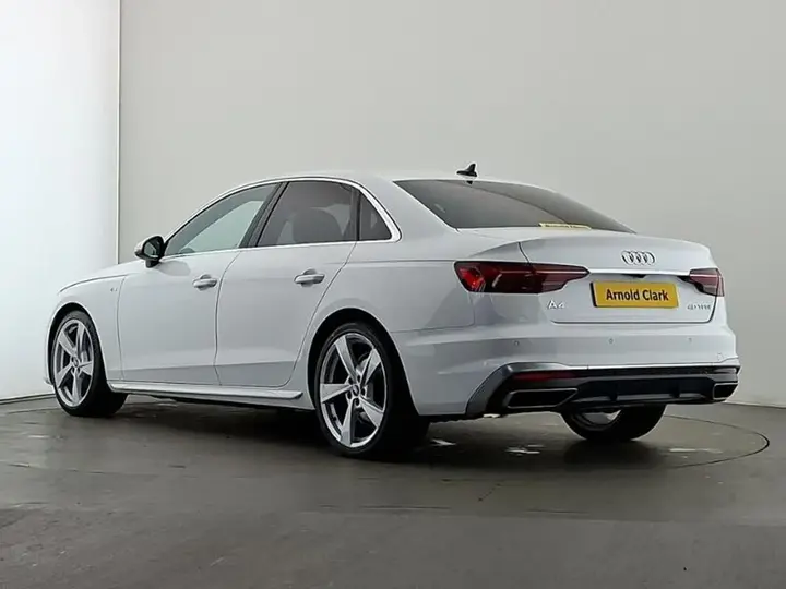 Audi A4 2022 photo 2