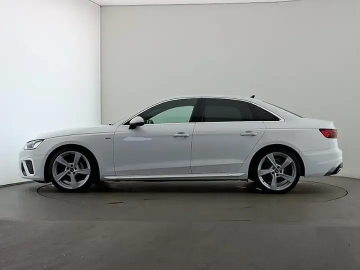 Audi A4 2022 photo 4