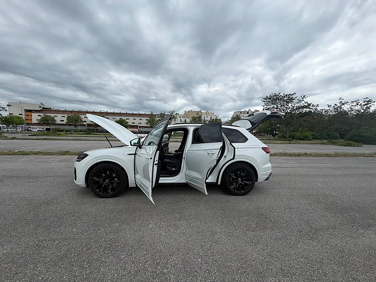 Volkswagen Touareg 2021 photo 3