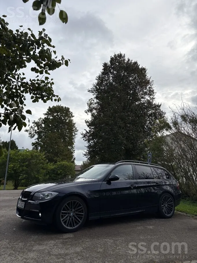 BMW 320 2005 photo 2