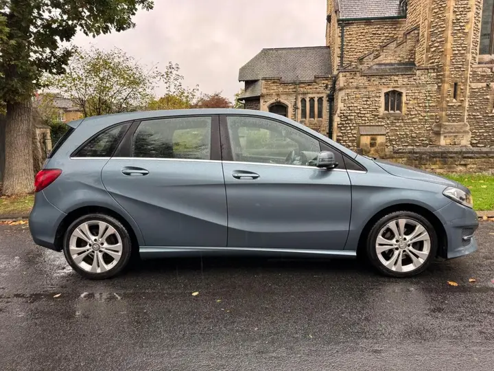 Mercedes-Benz B-Class 2015 photo 3