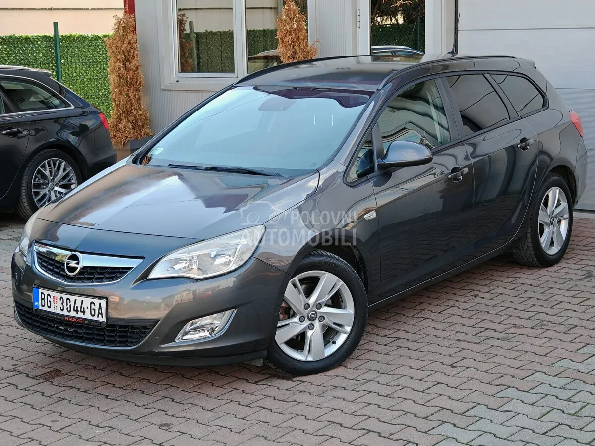 Opel Astra J