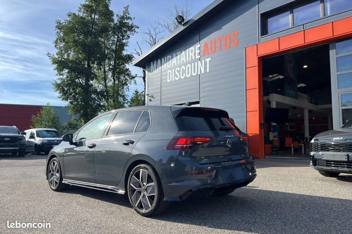 Volkswagen Golf 2026 photo 2